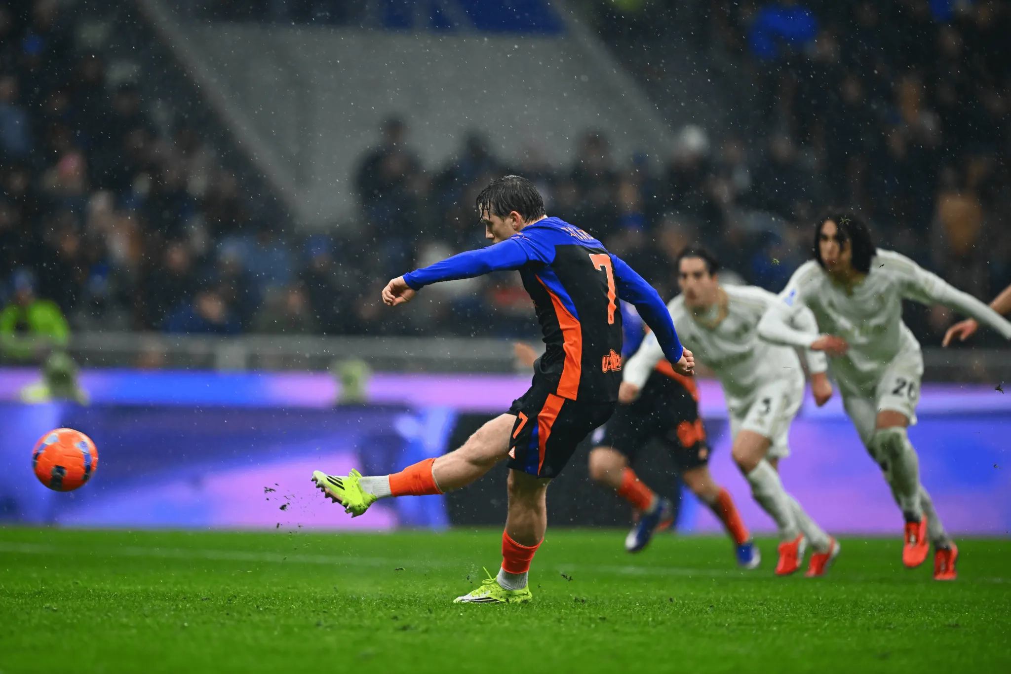 开云登录入口地址-国米3-2比萨半场数据：射门16-6，射正4-2，良机5-0