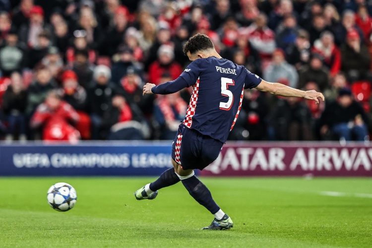 斯基拉：国米将与埃因霍温商谈租借佩里西奇，球员愿意回归