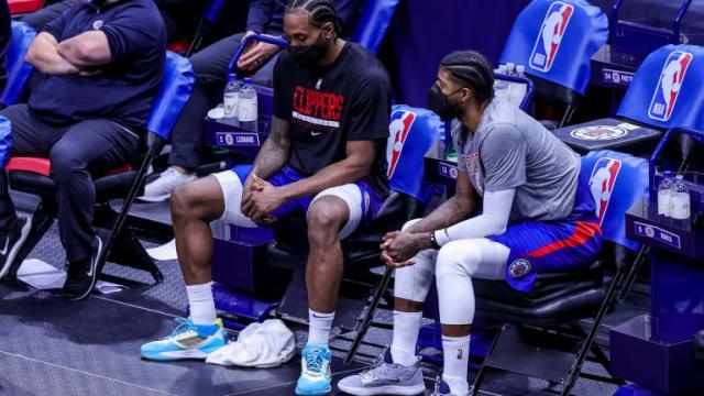 开云电子-惨败鹈鹕暴露快艇顽疾，莱昂纳德罕见朝队友发飙